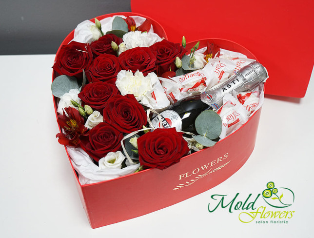 Cutie cu trandafiri roșii și mini Asti Martini foto